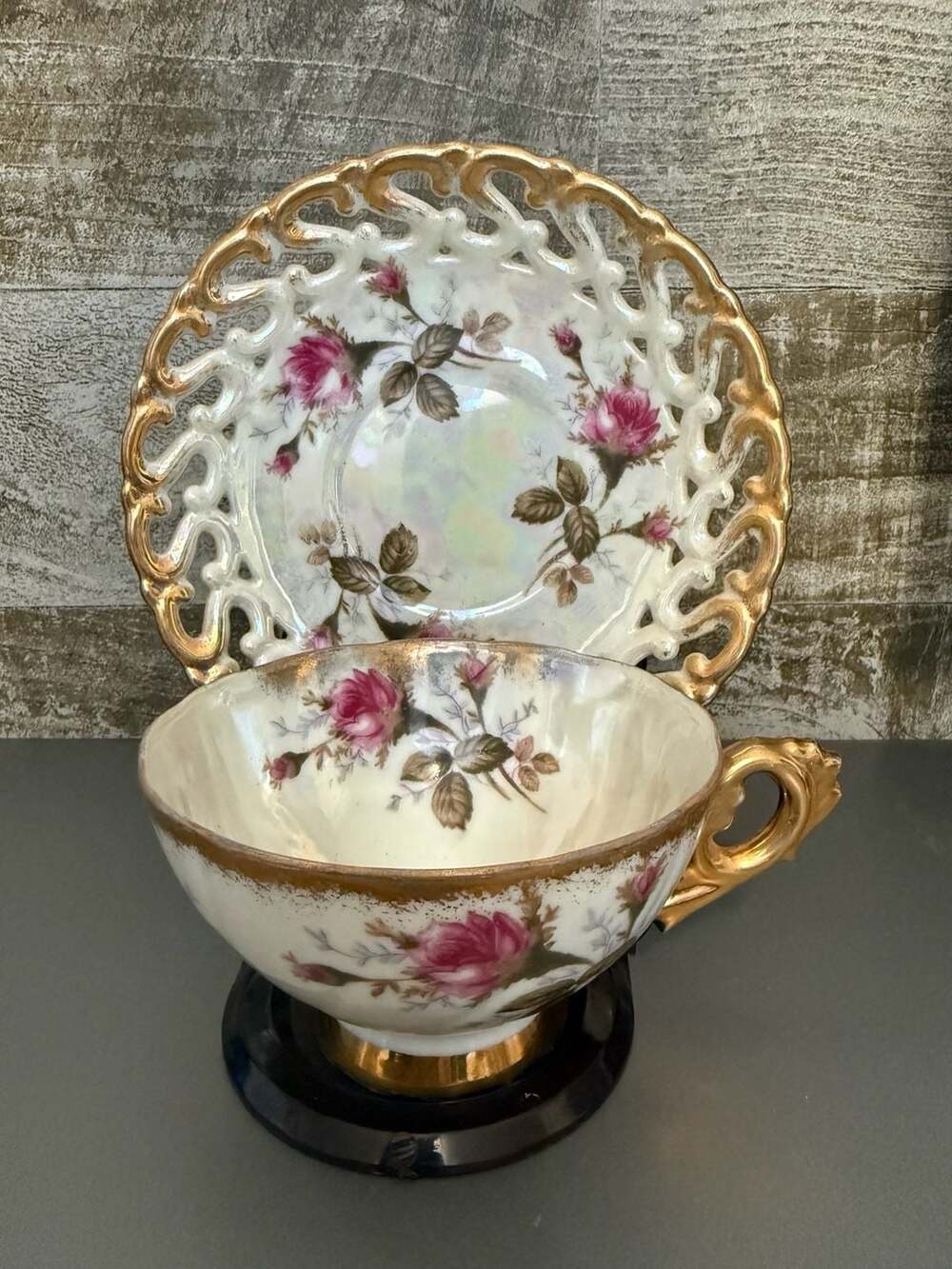 VTG Royal Sealy Fine Bone China Tea Cup & Saucer w/Roses & Gold Trim